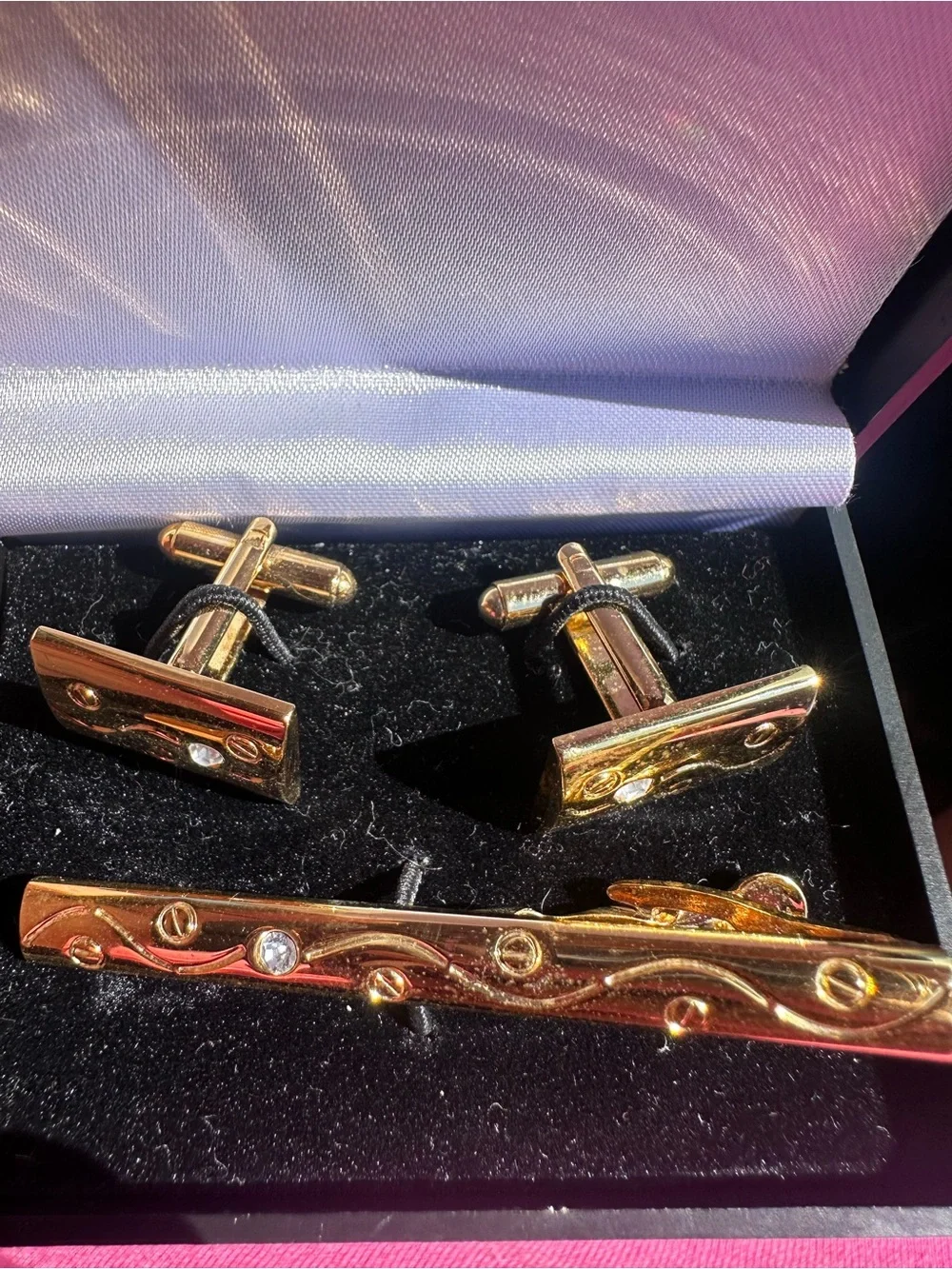 New Gold-Tone Men’s Tie Bar and Cufflink Set
